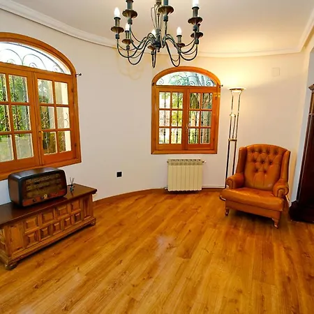 Villa Luxurious Mansion *